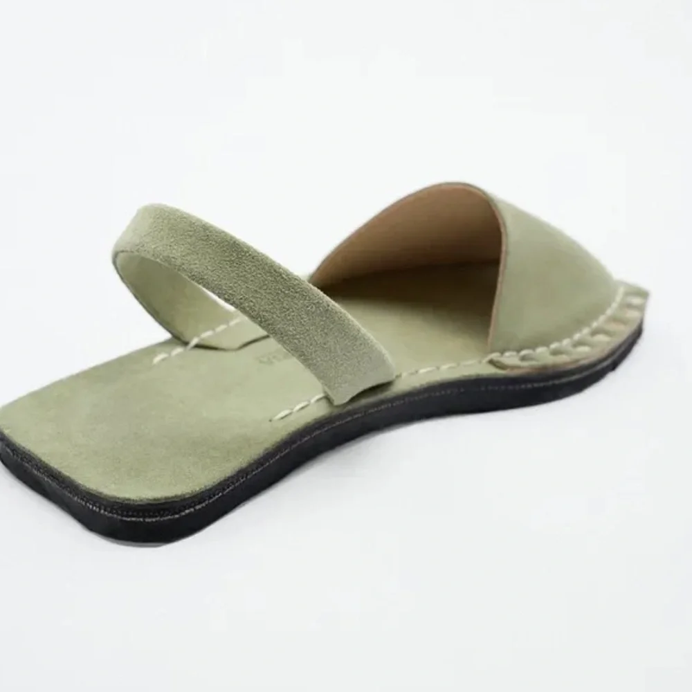 Zara RIA collaboration artisan leather sandals, neutral sage green - Picture 7 of 10